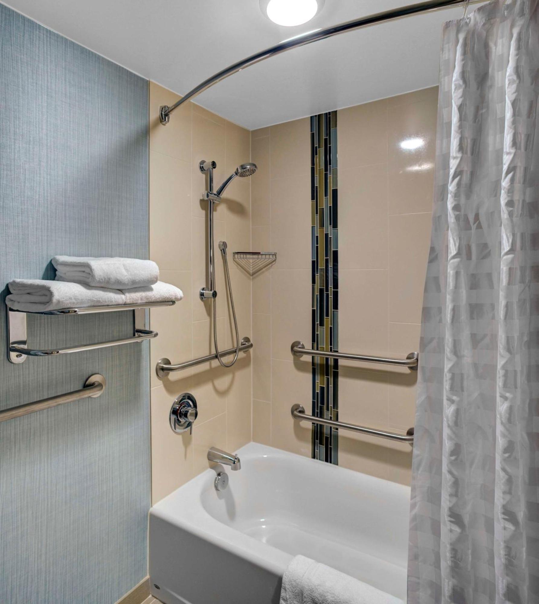 Hyatt Place Detroit/Livonia Bagian luar foto