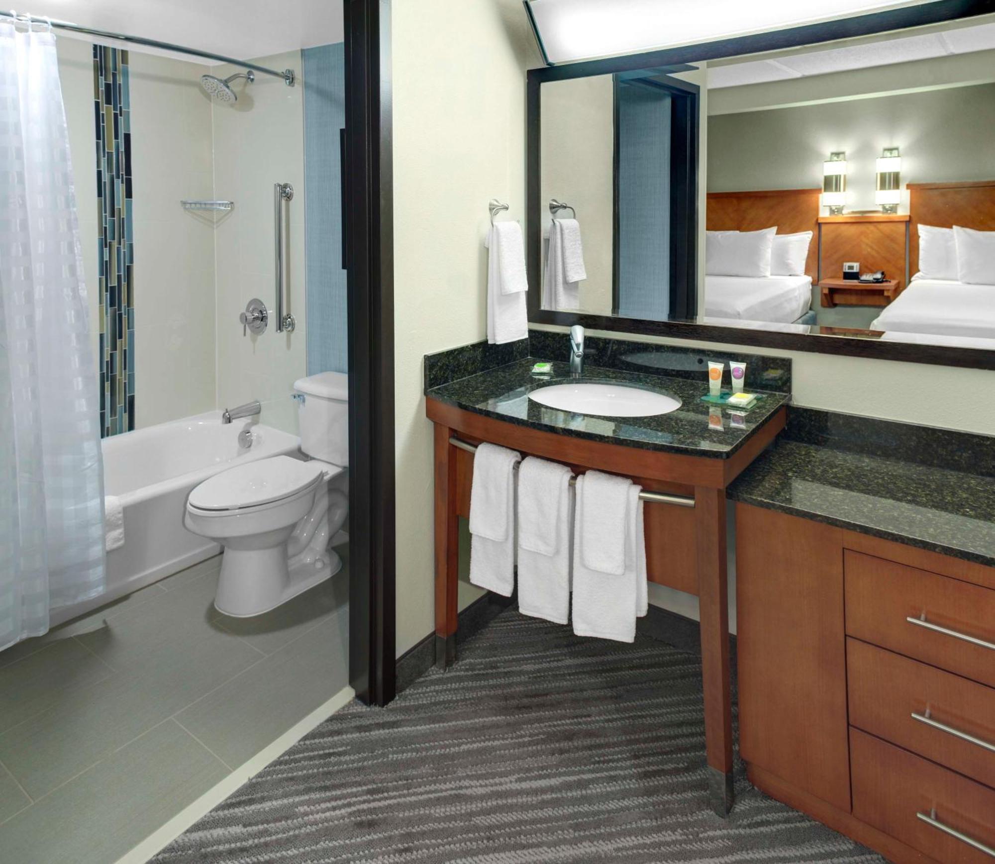 Hyatt Place Detroit/Livonia Bagian luar foto