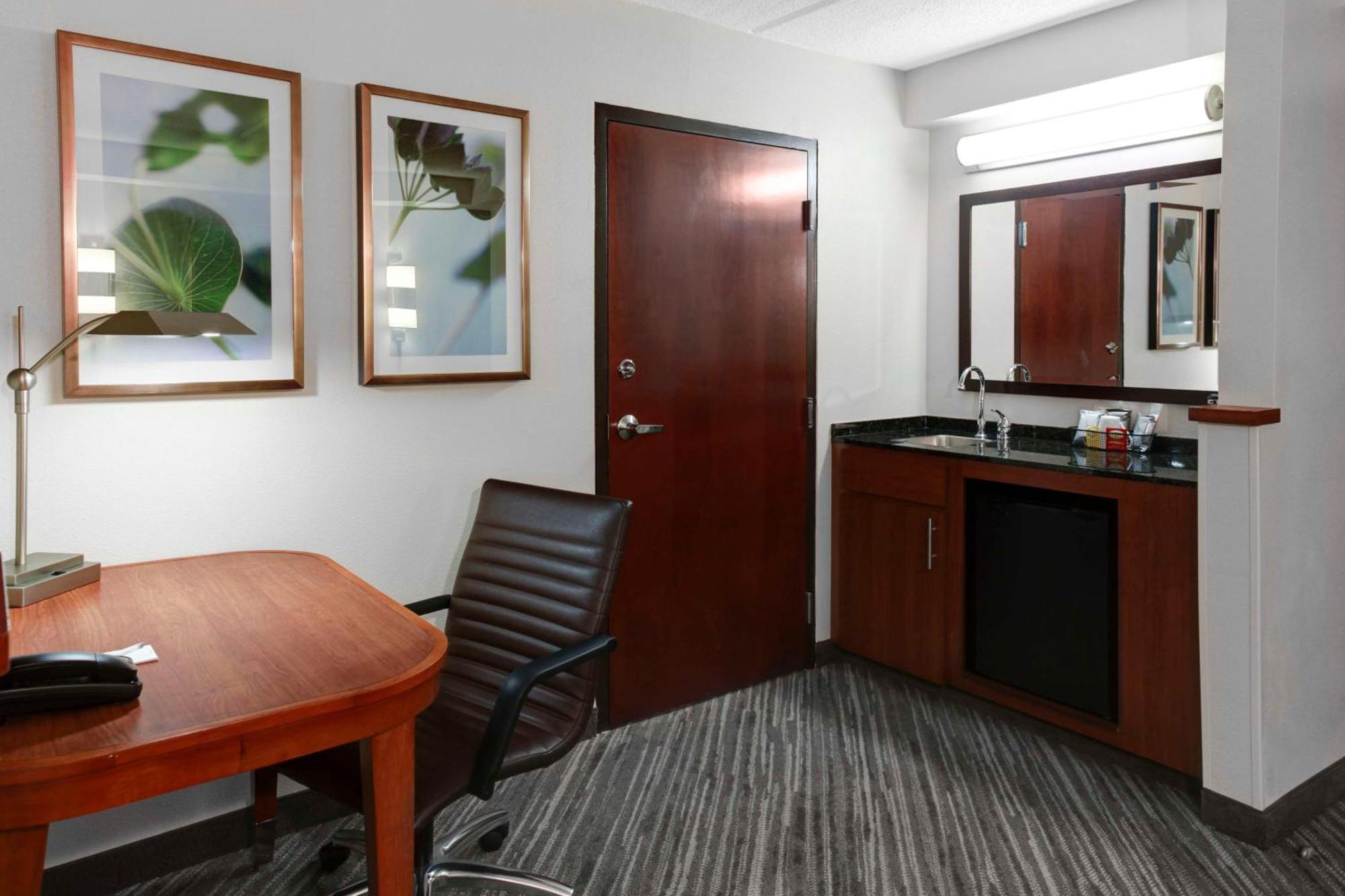 Hyatt Place Detroit/Livonia Bagian luar foto